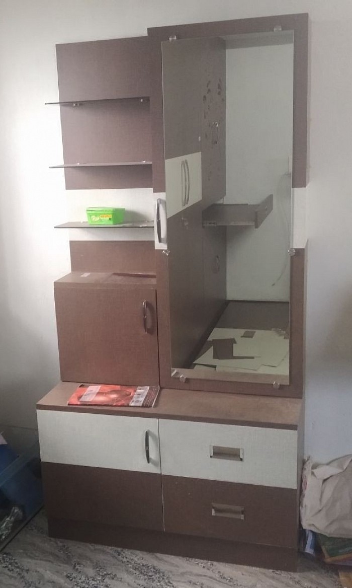 Dressing table